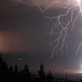 Έκτακτο δελτίο επιδείνωσης καιρικών φαινομένων: Έρχονται σφοδρές καταιγίδες και πυκνές&nbsp;χιονοπτώσεις