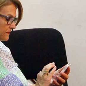 H Ρεπούση πήγε στα δικαστήρια Βουτσά για την φράση: «Δεν είναι συνωστισμός μαλ…σμένη, 350.000 σφάχτηκαν μεταξύ&nbsp;τους;».