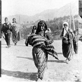 H συγκλονιστική μαρτυρία από επιζήσασα της γενοκτονίας των Αρμενίων: «Οι Τούρκοι αποκεφάλιζαν&nbsp;μάνες»