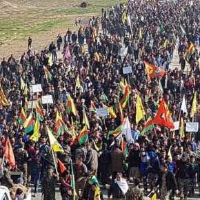 ΧΙΛΙΑΔΕΣ ΚΟΥΡΔΟΙ ΕΠΙΣΤΡΑΤΕΥΟΝΤΑΙ ΣΤΑ ΣΥΝΟΡΑ ΜΕ… ΤΗΝ ΤΟΥΡΚΙΑ!&nbsp;(βίντεο)