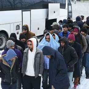 «ΟΙ ΑΧΡΕΙΟΙ ΕΛΛΗΝΕΣ ΜΑΣ ΕΣΤΕΙΛΑΝ ΠΙΣΩ ΤΟΥΣ ΠΑΓΩΜΕΝΟΥΣ&nbsp;ΛΑΘΡΟ»