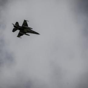 Μαχητικά αεροσκάφη πέταξαν πάνω από την Αθήνα&nbsp;[εικόνες]