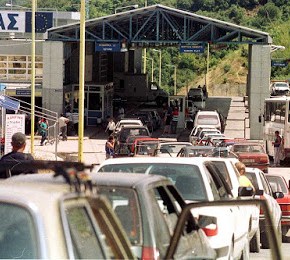 «Ενώ οι Έλληνες μεταναστεύουν, οι Αλβανοί προτιμούν, ακόμη, την&nbsp;Ελλάδα»