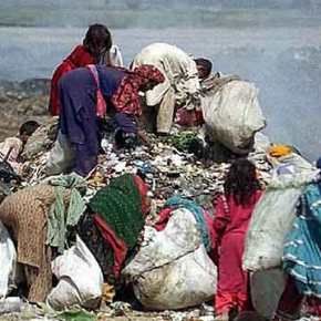 Εκατοντάδες νεκρά νεογέννητα κορίτσια πετάγονται σε σωρούς σκουπιδιών στο Πακιστάν επειδή οι γονείς θέλουν να κάνουν&nbsp;αγόρια