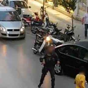 Εικόνες-σοκ από την αιματηρή σύλληψη Αιγύπτιου στην Καλαμάτα – Είχε μαχαιρώσει&nbsp;αστυνομικό!