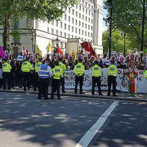 EKTAKTO: Tούρκοι επιτέθηκαν σε Κούρδους που διαδήλωναν κατά του Ρ.Τ.Ερντογάν στη Ντάουνινγκ&nbsp;Στριτ