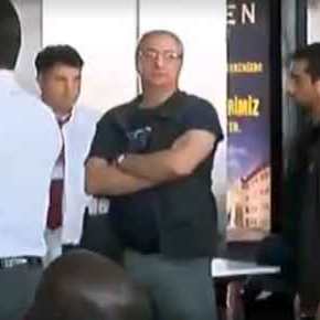 «Στριπτίζ» του Ισραηλινού πρέσβη μπροστά στις τουρκικές κάμερες – «Ταπεινώνουν τον πρέσβη μας» φωνάζουν οργισμένοι οι Ισραηλινοί – «Οφθαλμόν αντί οφθαλμού»: «Ξεβράκωσαν» τον Τούρκο αναπληρωτή πρεσβευτή oι Iσραηλινοί μπροστά στις&nbsp;κάμερες