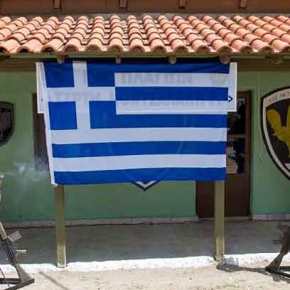 Σεβασμός και τιμή σε αυτούς τους Έλληνες! Όταν η κόρη του ήρωα του Β” Παγκοσμίου Πολέμου Γεωργίου Κοντσαλάκη φίλησε την γαλανόλευκη&nbsp;(ΕΙΚΟΝΕΣ)