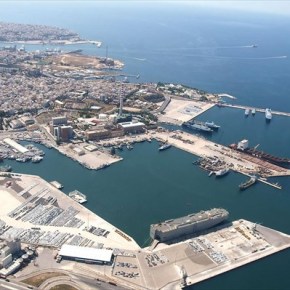 Πειραιάς: 7ος στην κατάταξη με τα μεγαλύτερα εμπορικά λιμάνια της Ευρώπης .Είναι ο ταχύτερα αναπτυσσόμενος σταθμός εμπορευματοκιβωτίων στον&nbsp;κόσμο