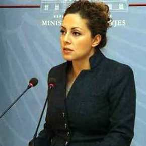 Η υπουργός Άμυνας της Αλβανίας θεωρεί απειλή την Ελλάδα και ζητά αμερικανική&nbsp;προστασία!