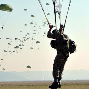 Ο Αττίλας «προθερμαίνεται» : Τουρκικά αεροσκάφη «αδειάζουν» αλεξιπτωτιστές σε πρόβα τζενεράλε κατά Κύπρου και ελληνικών&nbsp;νησιών