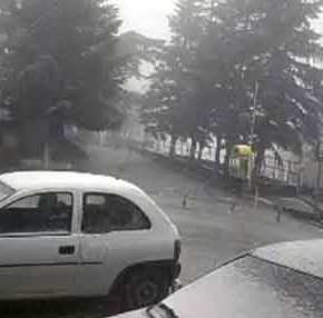 Πρωτοφανές: Χιονίζει καλοκαιριάτικα στην Ελασσόνα! – Όπως το 1816 που δεν είχε&nbsp;καλοκαίρι