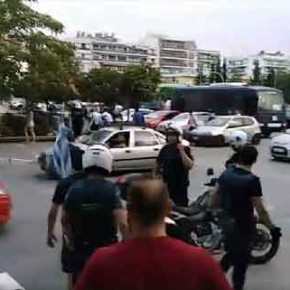 Aνεπιθύμητοι! Δεν μπορούν να σταθούν πουθενά – Πήραν στο κατόπι βουλευτή του ΣΥΡΙΖΑ στην Καβάλα: «Προδότες, κάθε ημέρα με φρουρά θα βγαίνετε&nbsp;έξω»