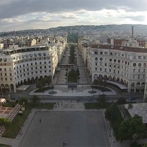 Άγριο ξύλο μεταξύ Πακιστανών στο κέντρο της Θεσσαλονίκης -Για ακόμα μια φορά η πλατεία Αριστοτέλους έγινε πεδίο μάχης για ομάδες&nbsp;Πακιστανών.