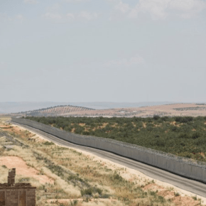 Η Τουρκία έκλεισε με φράχτη 764 χλμ τα σύνορά της με τη Συρία&nbsp;(Εικόνες)