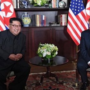 Το κινεζικό υπουργείο Εξωτερικών χαιρετίζει τα επιτεύγματα της συνάντησης&nbsp;Τραμπ-Κιμ