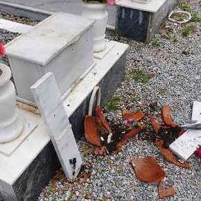 AYTOΥΣ ΤΑΪΖΟΥΜΕ…!!! Έπιασαν Ισλαμιστή Λαθρομετανάστη στην Λέσβο να ΣΠΑΕΙ τάφους σε Νεκροταφείο…!!