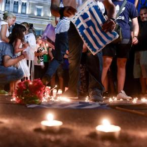 Πλήθος κόσμου στο Σύνταγμα για τους νεκρούς στο Μάτι&nbsp;-φωτό