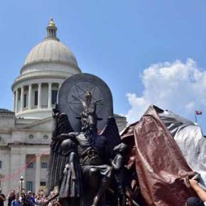 ΗΠΑ: Άγαλμα του Σατανά σε κυβερνητικό κτίριο στο&nbsp;Αρκάνσας