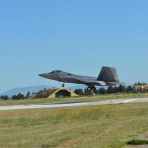 Λάρισα: Έφτασαν τα αεροσκάφη F-22 Raptor της USAF στην 110ΠΜ –&nbsp;ΦΩΤΟ
