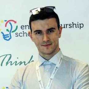 Διάκριση για 20χρονο Έλληνα φοιτητή. Έγινε δεκτός με υποτροφία στην Ακαδημία της Apple. Θεωρείται πιο απαιτητική και από το&nbsp;Harvard