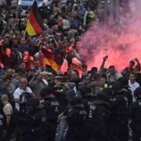 Γερμανία: Ακροαριστεροί και μετανάστες συγκρούονται με δεξιούς για 3η ημέρα στο&nbsp;Κέμνιτς