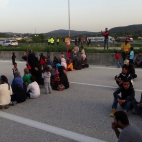 ΟΗΕ προς Ελλάδα: Επιταχύνετε τη μεταφορά των προσφύγων στα&nbsp;ηπειρωτικά