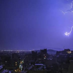 Καιρός: Η κακοκαιρία «Ξενοφών» σκεπάζει την Ελλάδα – Καταιγίδες, μποφόρ και κρύο σε όλη τη&nbsp;χώρα