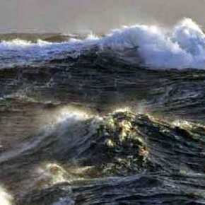 Επελαύνει ο «Ξενοφών»: Δεμένα τα πλοία στα λιμάνια – Κλειστά σχολεία στις&nbsp;Κυκλάδες