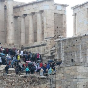 Μετά τις 17:00 θα χτυπήσει την Αττική ο κυκλώνας που σαρώνει την Πελοπόννησο&nbsp;.