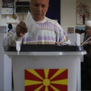 Ελάχιστα πάνω από 29% η συμμετοχή στην ΠΓΔΜ λίγο πριν κλείσουν οι κάλπες  .Άγνωστο τι θα γίνει την επόμενη ημέρα εάν η συμμετοχή δεν φτάσει το απαιτούμενο&nbsp;50%.