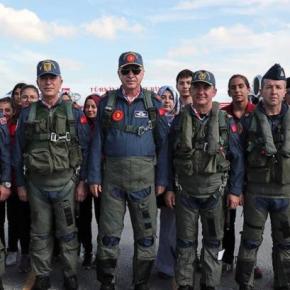 Ερντογάν αλα Top Gun στο Teknofest της Κωνσταντινούπολης και Maverick τον&nbsp;Ακάρ