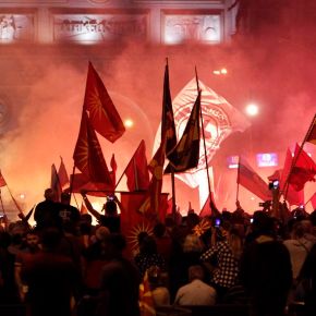 Κλίμα αποσταθεροποίησης στα Σκόπια: Σφοδρή επίθεση του VMRO-DPMNE για τη συμφωνία – Ντιμιτρόφ: «Αναγκαίο κακό η αλλαγή του&nbsp;ονόματος»