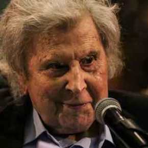 Σφοδρή επίθεση Μίκη Θεοδωράκη σε Α.Τσίπρα: «Ώστε και Μανιαδάκης κ.&nbsp;Πρωθυπουργέ»;