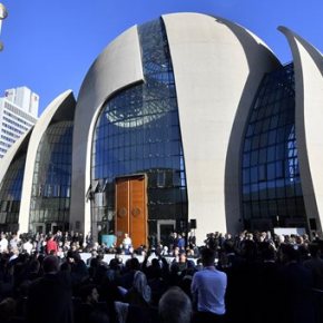 Ο Ερντογάν εγκαινίασε ένα από τα μεγαλύτερα τζαμιά στην ΕΕ&nbsp;.