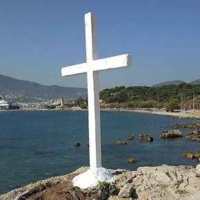 Επιστολή-σοκ από τους «αλληλέγγυους» Λέσβου: «Αφαιρέστε τους σταυρούς, ενοχλεί τους&nbsp;μετανάστες!»