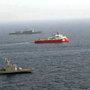 Προκαλεί η Άγκυρα: O Τούρκος ΥΠΑΜ στοχοποιεί τις ελληνικές φρεγάτες δίπλα από το Barbaros&nbsp;(φωτό)