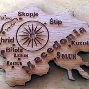 Αυτό το μαγνητάκι το δίνουν στα Σκόπια ενθύμιο στους&nbsp;τουρίστες