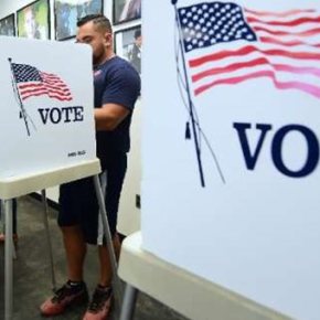 ΗΠΑ: Οι Δημοκρατικοί ελέγχουν την Βουλή, οι Ρεπουμπλικάνοι την Γερουσία&nbsp;.