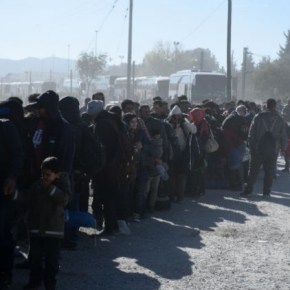 «Καταρρέει» ο Έβρος: Χιλιάδες παράνομοι μετανάστες κατακλύζουν τη βόρεια Ελλάδα – «Όργιο» ελληνοποιήσεων&nbsp;αλλοδαπών