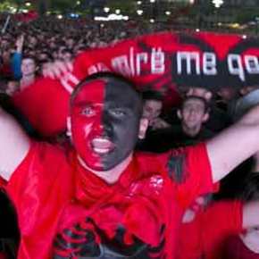 «Στα άκρα» οι Ελληνο-αλβανικές σχέσεις: Κουκουλοφόροι «Τσάμηδες» με εντολή Ε.Ράμα καίνε την ελληνική σημαία&nbsp;(βίντεο)