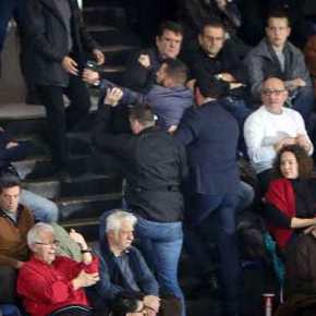 Τραγούδησε το “Μακεδονία Ξακουστή”, γιούχαραν και τον έδιωξαν!&nbsp;(vid.)