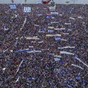 Μαζικές κινητοποιήσεις έξω από τη Βουλή: «Οι Έλληνες δεν παραχωρούμε το ιερό όνομα της&nbsp;Μακεδονίας»