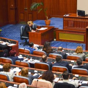 Αντιδράσεις μετά την έγκριση των συνταγματικών αλλαγών από τη σκοπιανή&nbsp;Βουλή