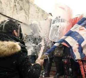 Έτσι ξεκίνησαν τα επεισόδια: Έριξαν χημικά σε γυναίκες τα&nbsp;ΜΑΤ