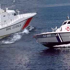 «Πόλεμος» στο Αιγαίο: Οι Τούρκοι απειλούν με τα όπλα τους Έλληνες&nbsp;ψαράδες