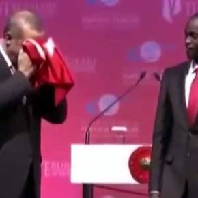 Δείτε πως φέρεται στη σημαία ο&nbsp;Ερντογάν…