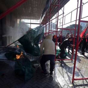 ΕΚΤΑΚΤΟ: Η καρέκλα του Έντι Ράμα…&nbsp;φλέγεται