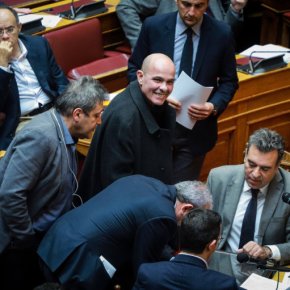 ΦΩΤΟΓΡΑΦΙΑ – ΣΟΚ! Ήταν τελικά 151 οι ψήφοι για το άρθρο 3 ή 150; Γιατί το πρωτόκολλο της ψηφοφορίας ήταν… μουτζουρωμένο! ΔΕΙΤΕ&nbsp;ΤΗΝ!