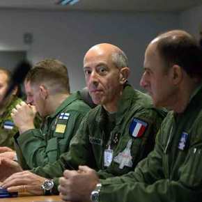 Ο Α/ΓΕΑ σε μια φωτογραφία που προκαλεί σκέψεις για το μέλλον της Πολεμικής&nbsp;Αεροπορίας